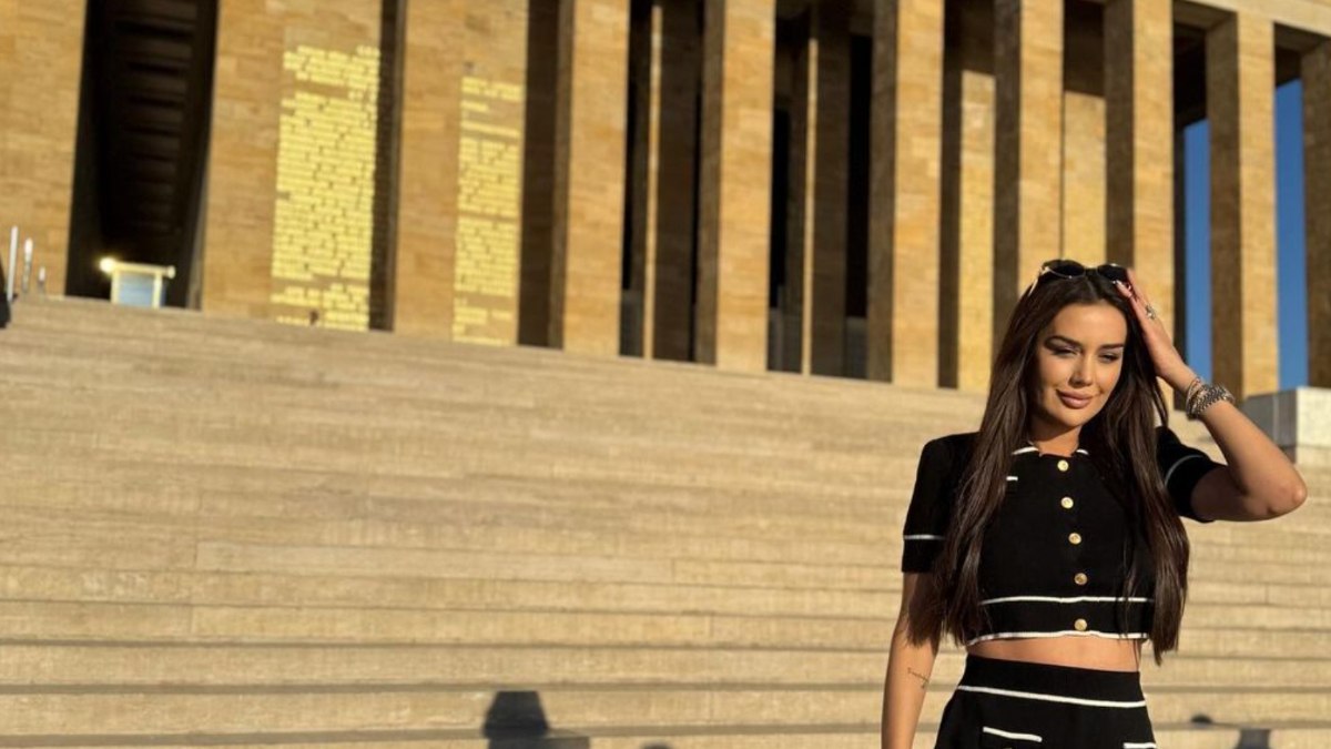 Dilan Polat, Anıtkabir’i ziyaret etti