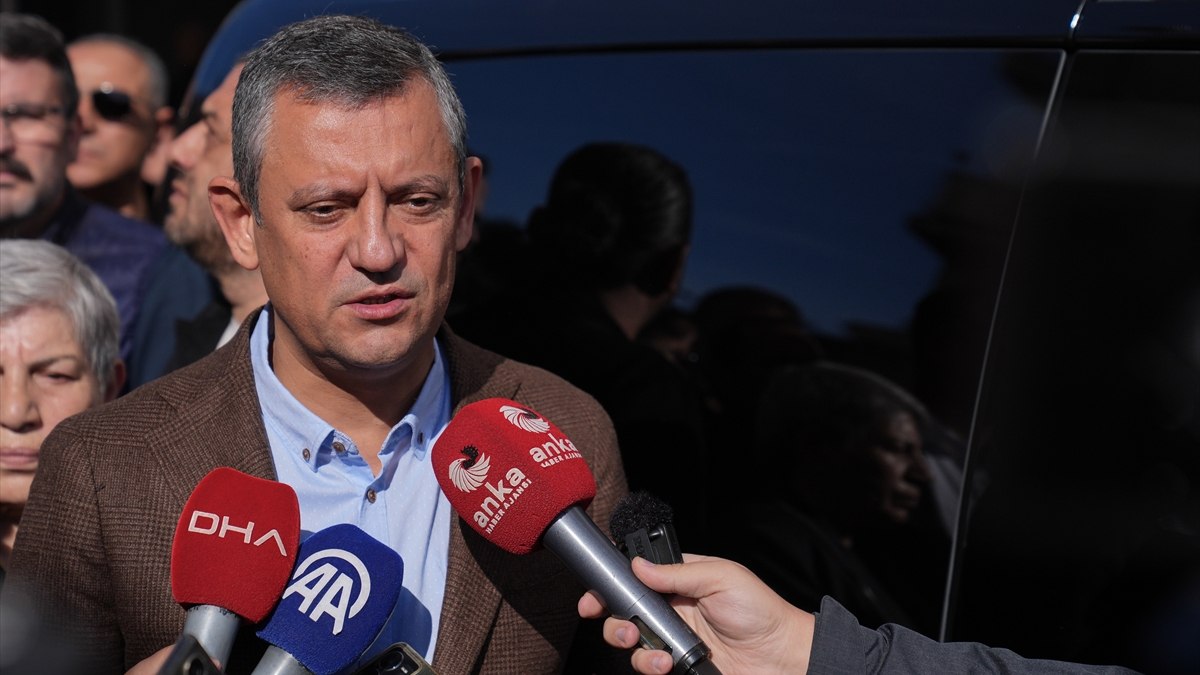 Özgür Özel partililere seslendi: Birbirinize laf yetiştirmeyin