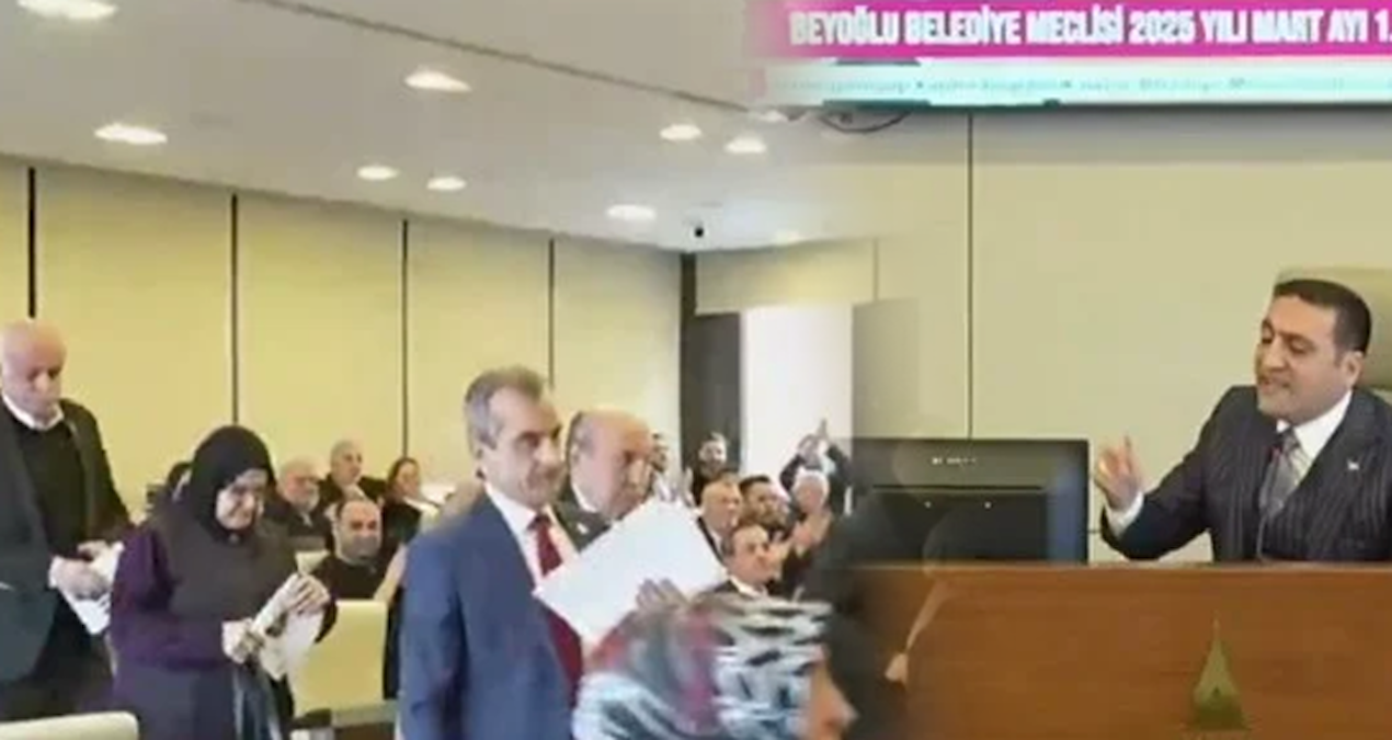 Beyoğlu Belediyesi’nde askerlik tartışması: AKP’li üyeler oturumu terk etti